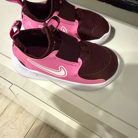 Nike Kids Sneakers in Pink and Brown - Picture 1 of 2